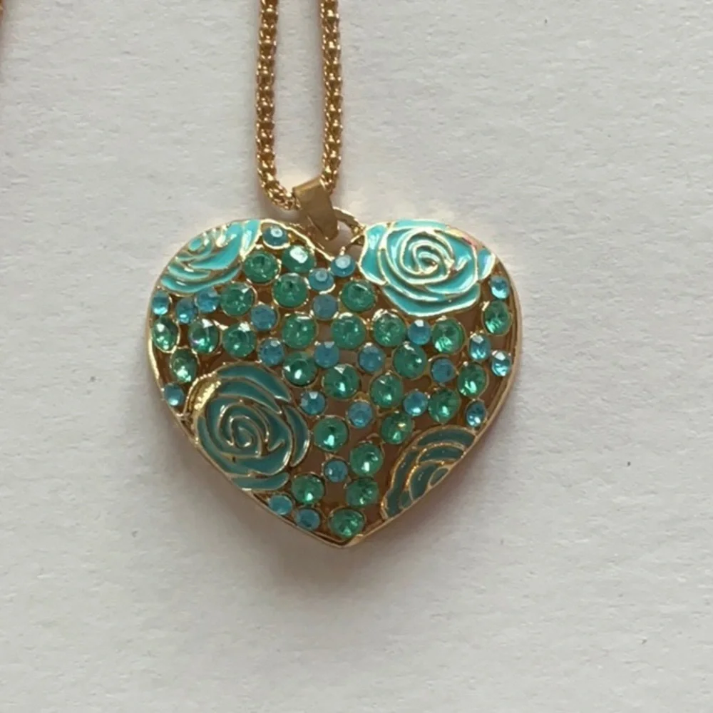 Betsey Johnson Gold Heart with Green Roses Necklace - Picture 1 of 3